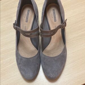 Clark’s Collection Size 9.5 Medium Gray Suede Heels Elegant Design